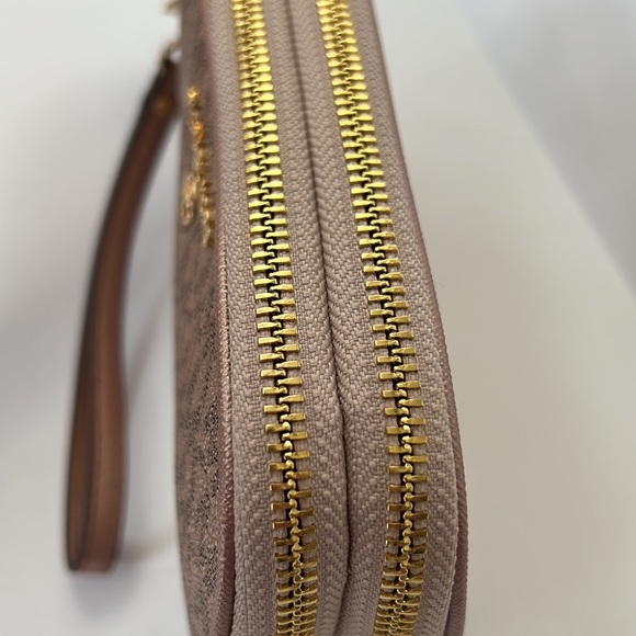 NWOT Michael Kors, double zip wristlet - Picture 3 of 9